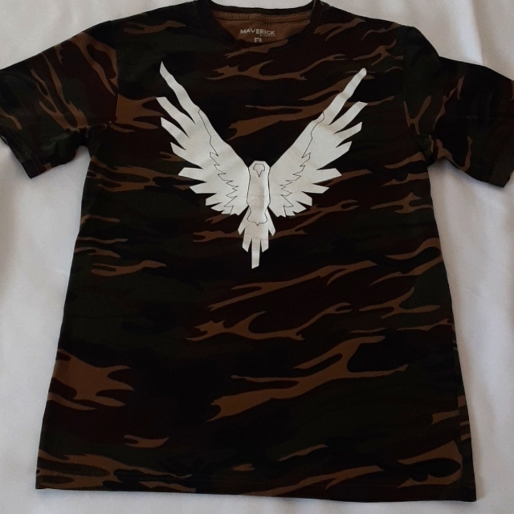 Maverick by Logan Paul size small